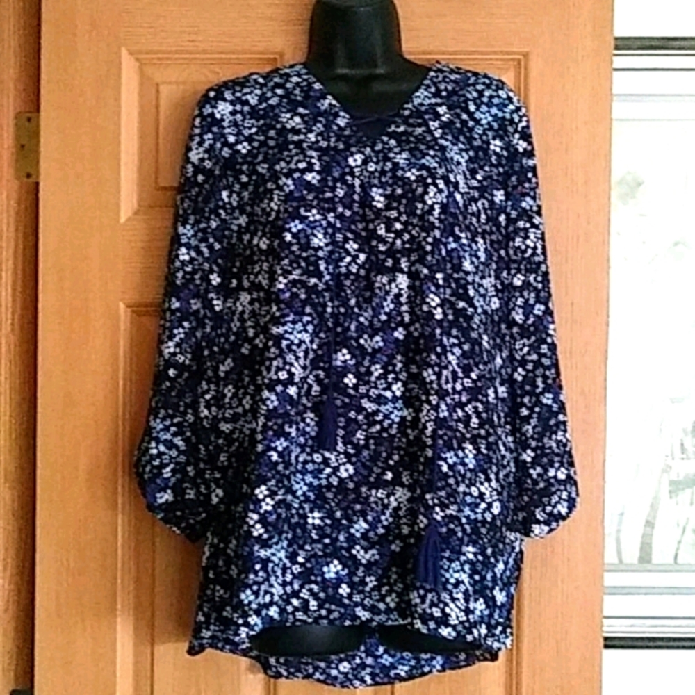 Tahari size large blouse